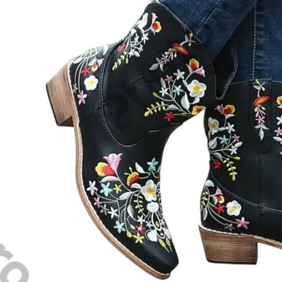 NEW Black Embroidered Boots 7.5 low heel slipon - Picture 3 of 8